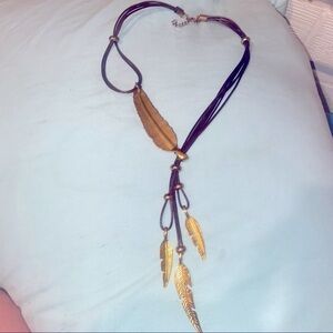 Gold feathers on casual necklace UNISEX​
